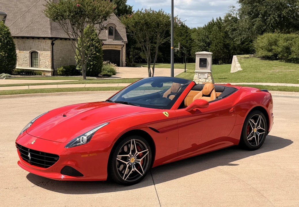 2017 Ferrari California T - Image 6 of 31