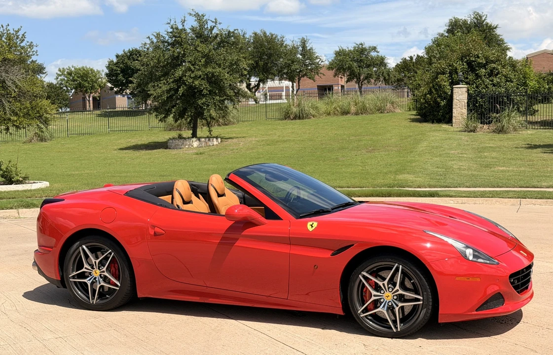 2017 Ferrari California T - Image 14 of 31