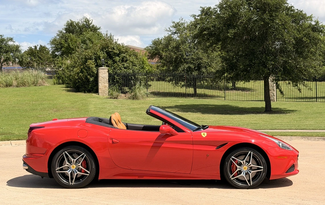 2017 Ferrari California T - Image 15 of 31
