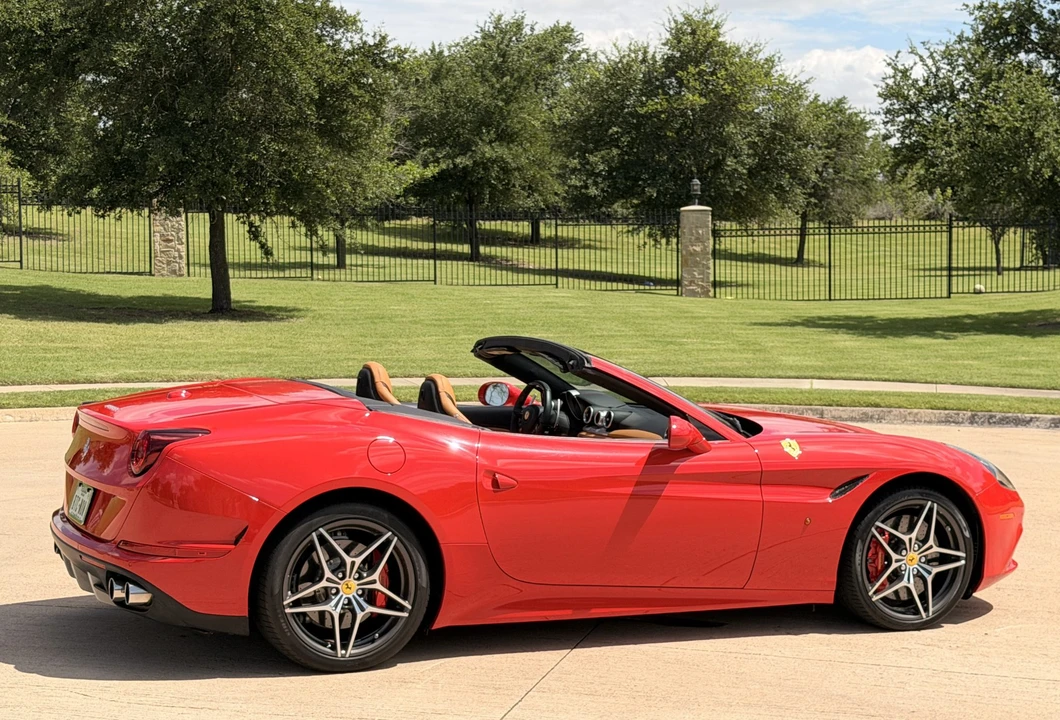 2017 Ferrari California T - Image 17 of 31