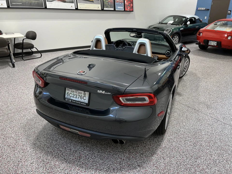 2017 Fiat 124 Spider - Image 7 of 31