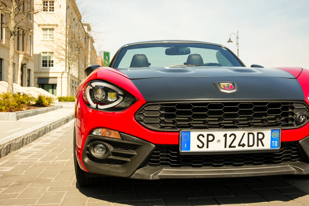 2019 Fiat 124 Spider - Image 17 of 31