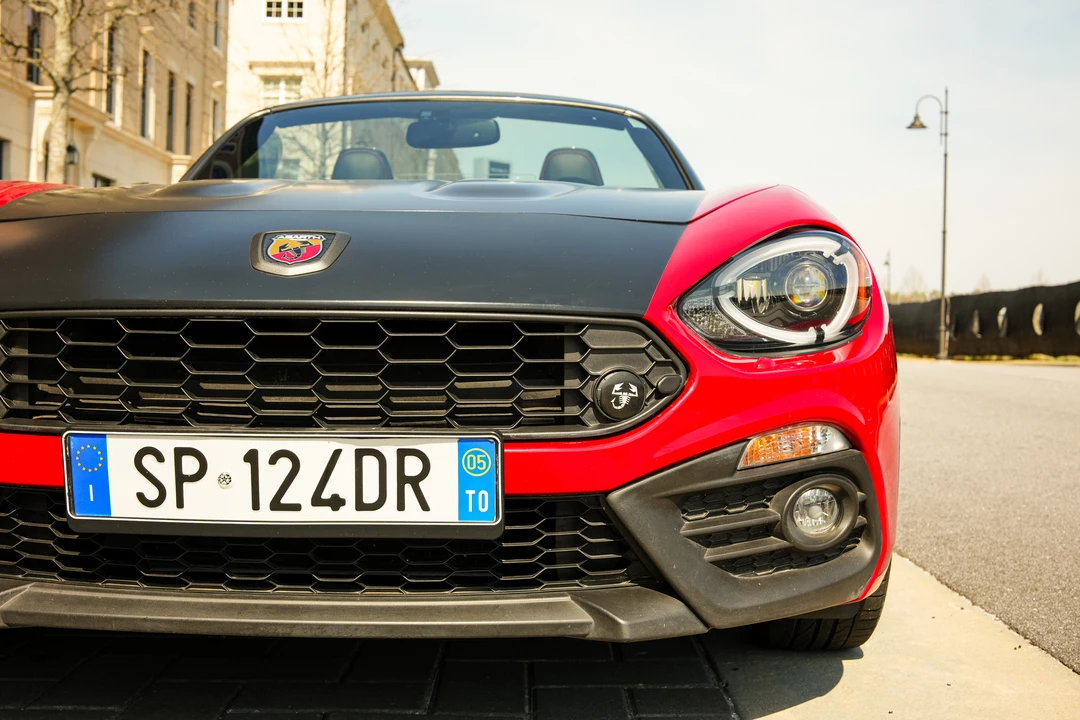 2019 Fiat 124 Spider - Image 18 of 31