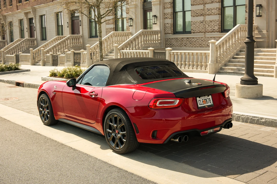 2019 Fiat 124 Spider - Image 11 of 31