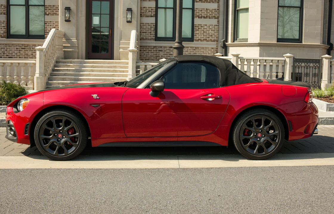 2019 Fiat 124 Spider - Image 15 of 31