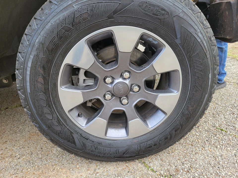 2019 Jeep JL Wrangler - Image 17 of 31