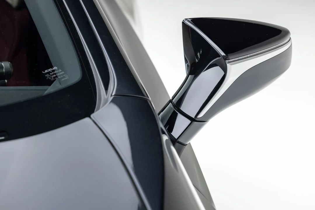 2021 Lexus LC - Image 28 of 31