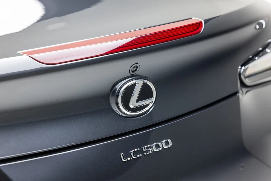 2021 Lexus LC - Image 30 of 31