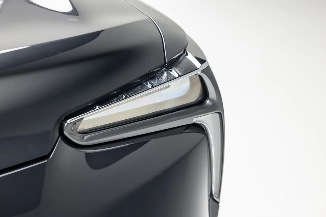 2021 Lexus LC - Image 21 of 31