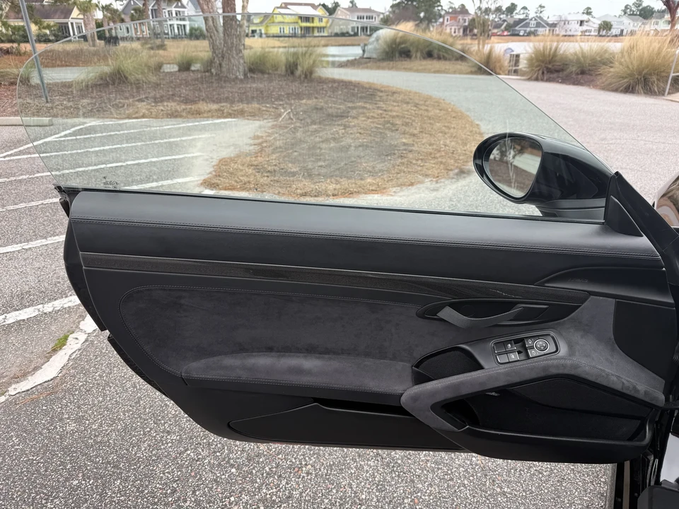 2021 Porsche - Image 27 of 31
