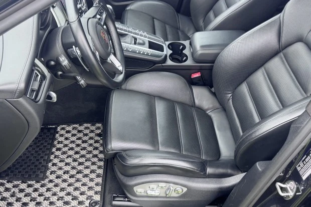 2021 Porsche Macan Turbo - Image 4 of 8