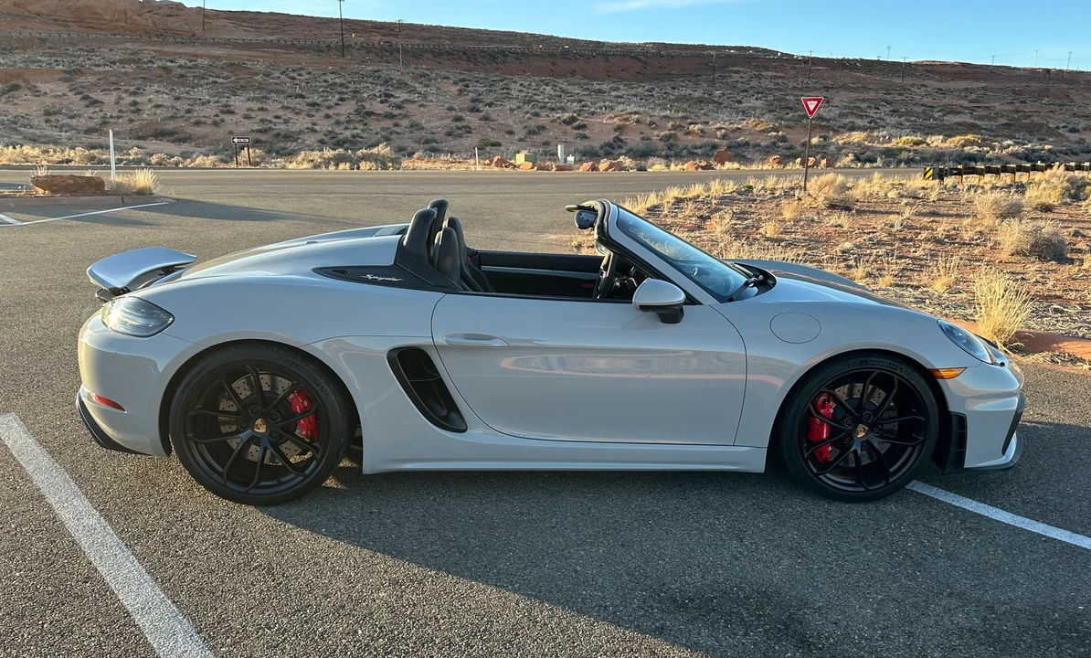 2022 Porsche - Image 14 of 31
