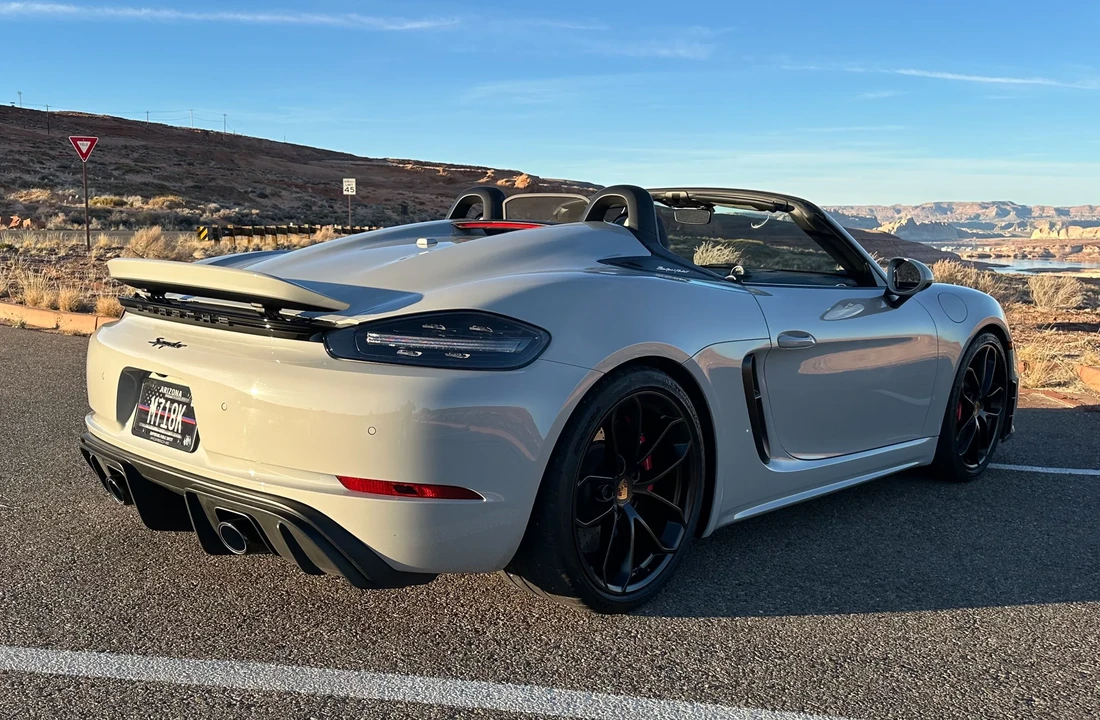 2022 Porsche - Image 11 of 31
