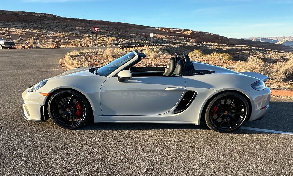 2022 Porsche - Image 4 of 31