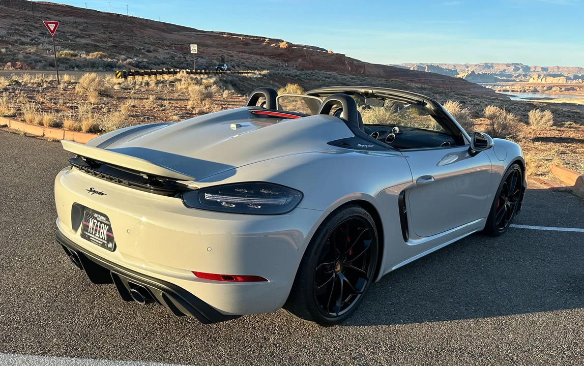 2022 Porsche - Image 10 of 31