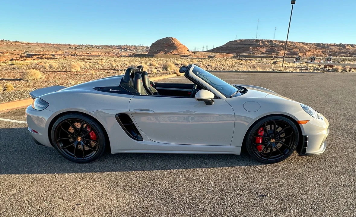 2022 Porsche - Image 15 of 31