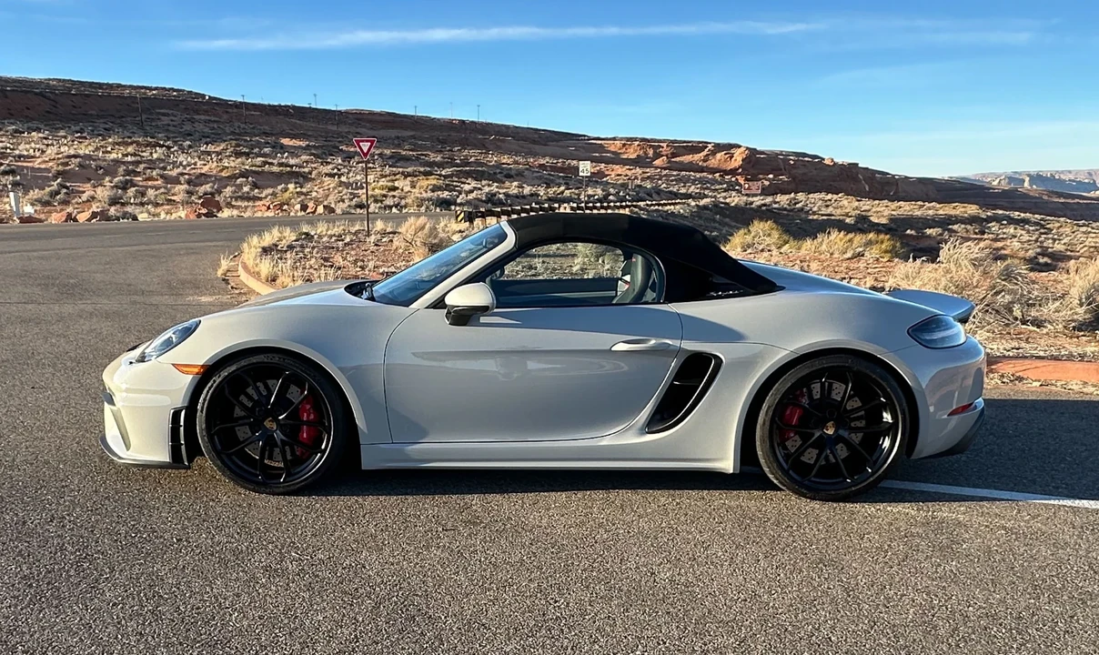 2022 Porsche - Image 19 of 31