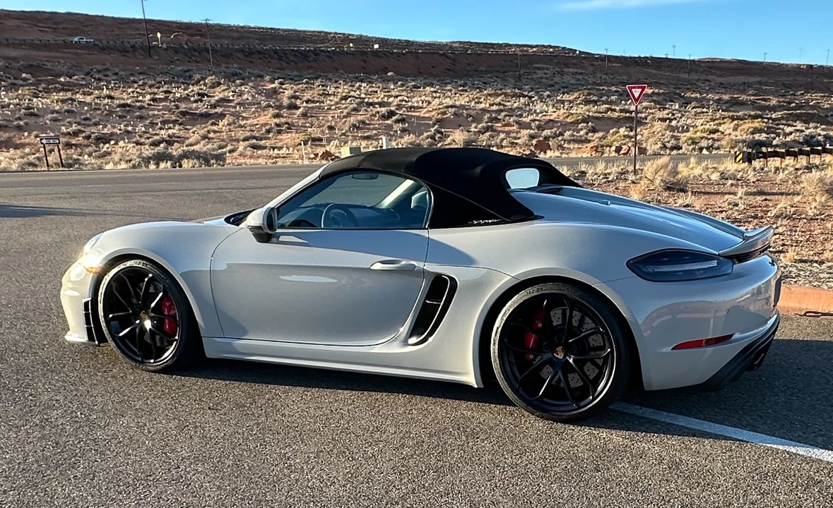 2022 Porsche - Image 20 of 31
