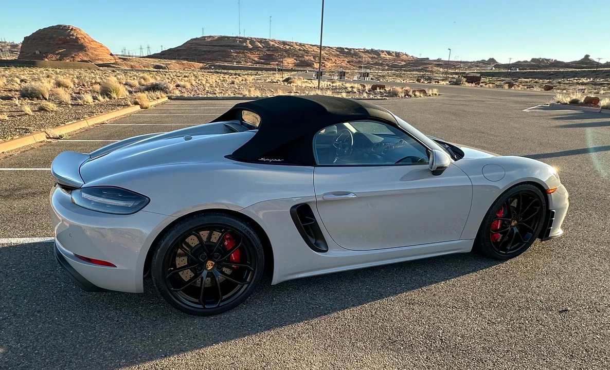 2022 Porsche - Image 23 of 31