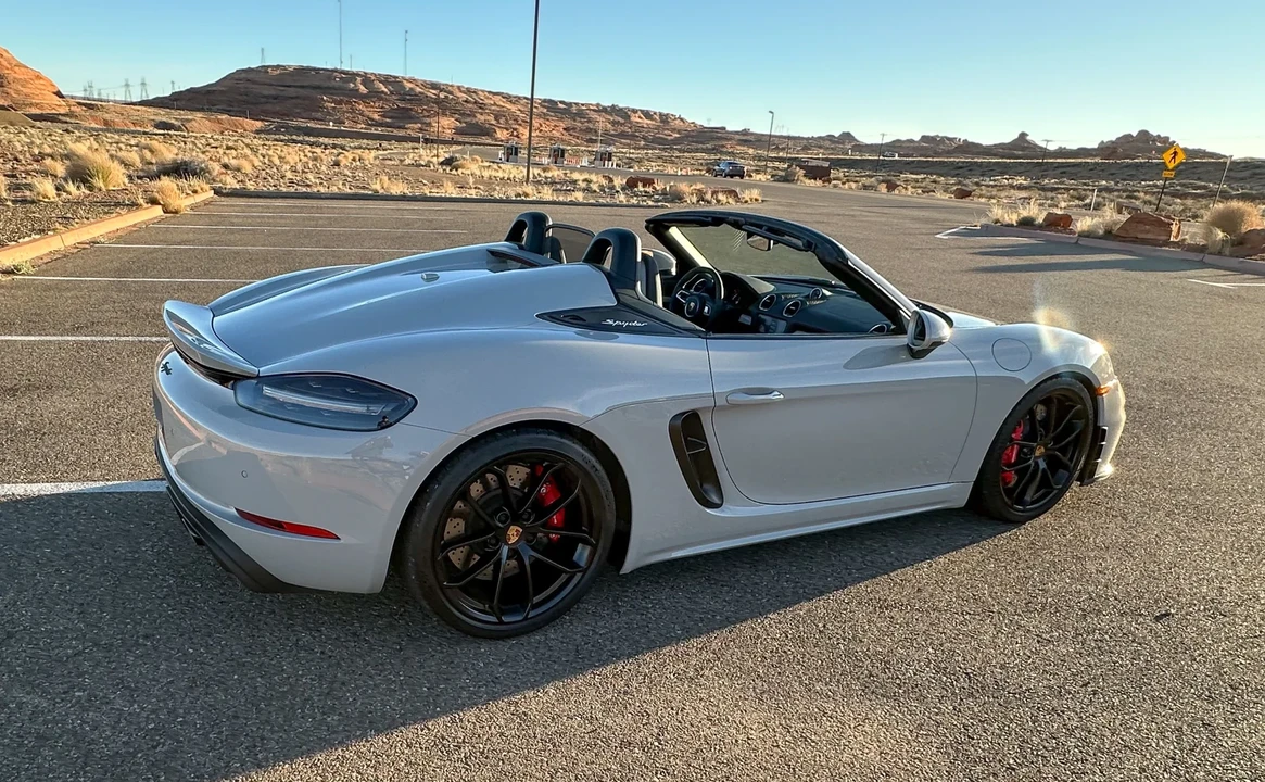 2022 Porsche - Image 12 of 31