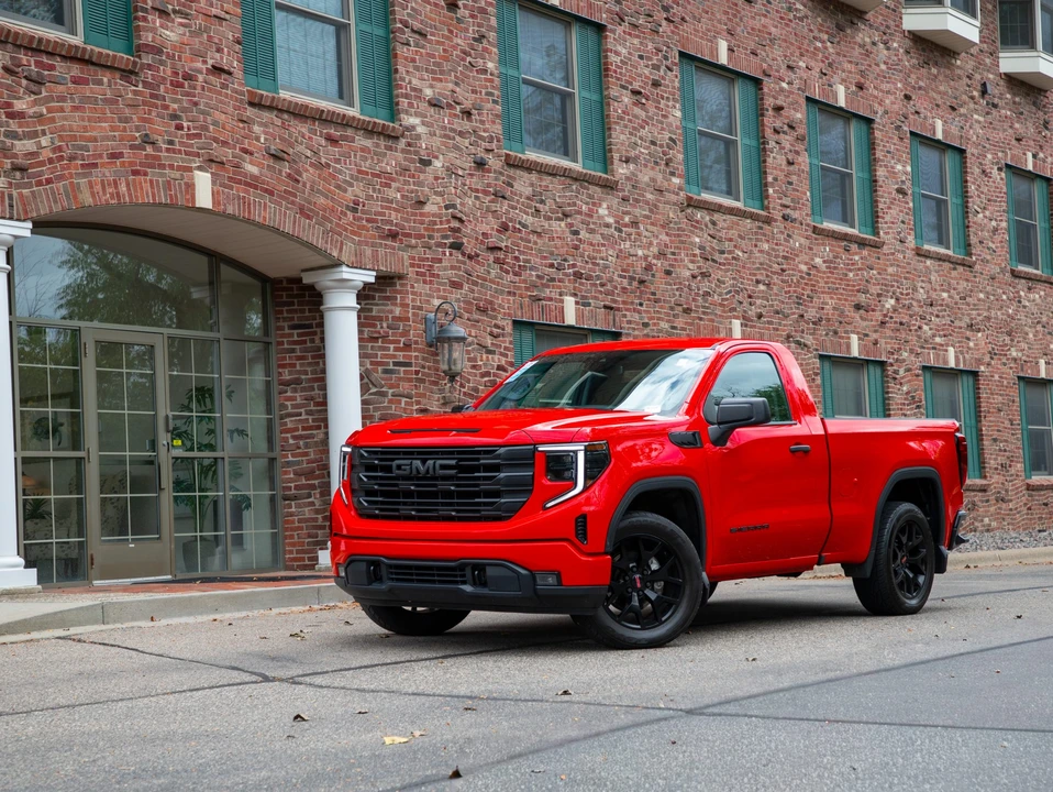 2023 GMC Sierra 5th Gen - Image 7 of 31