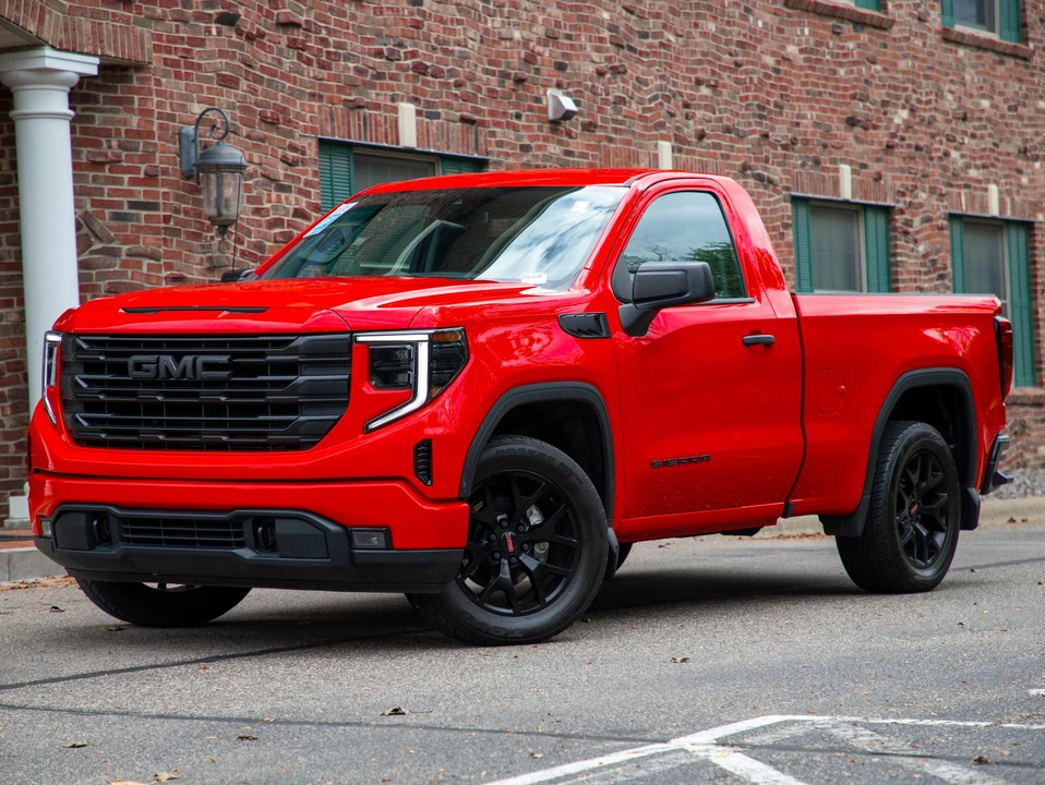 2023 GMC Sierra 5th Gen - Image 5 of 31