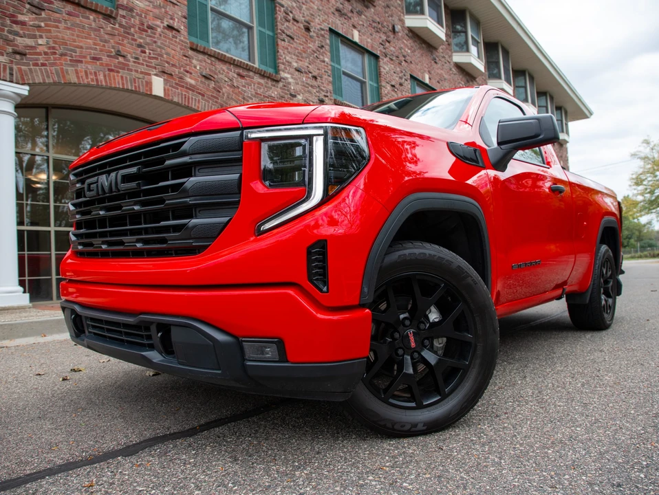 2023 GMC Sierra 5th Gen - Image 4 of 31