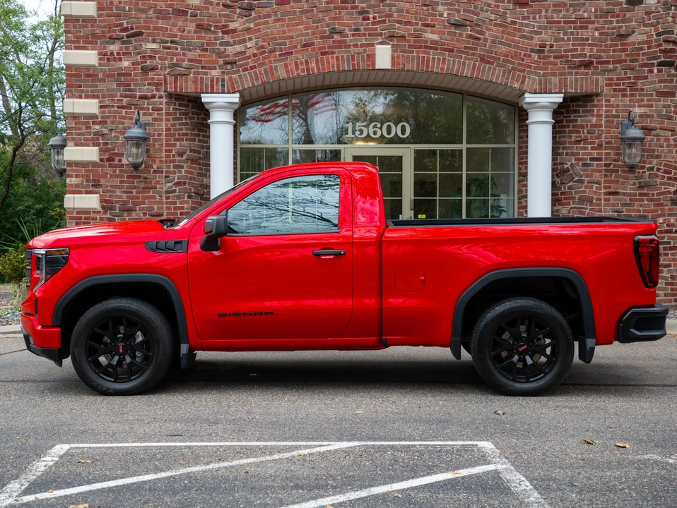 2023 GMC Sierra 5th Gen - Image 11 of 31