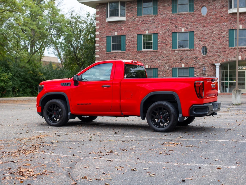 2023 GMC Sierra 5th Gen - Image 12 of 31
