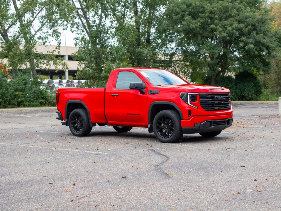 2023 GMC Sierra 5th Gen - Image 28 of 31