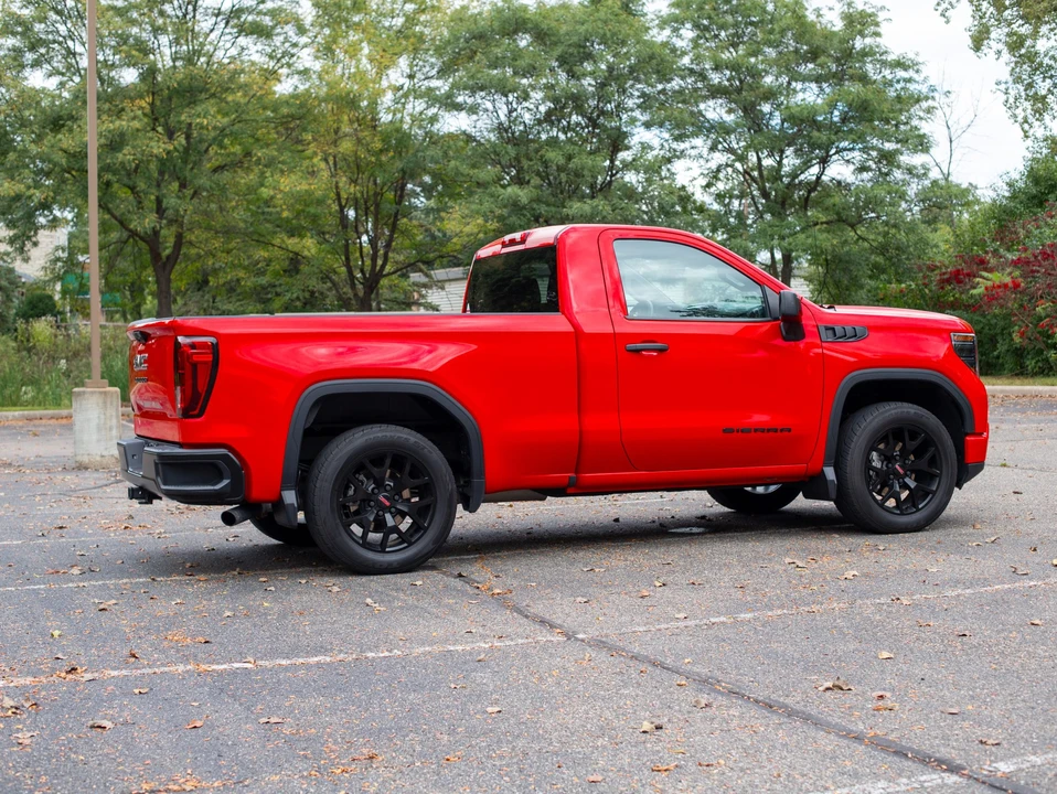 2023 GMC Sierra 5th Gen - Image 25 of 31