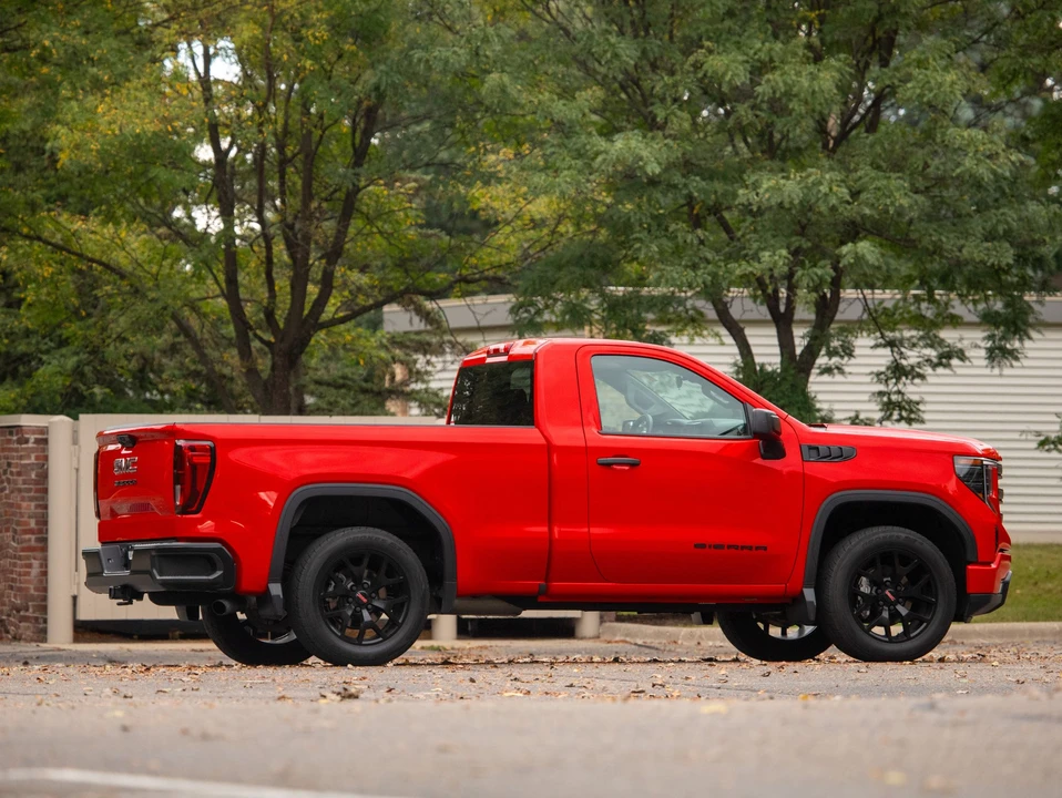 2023 GMC Sierra 5th Gen - Image 24 of 31