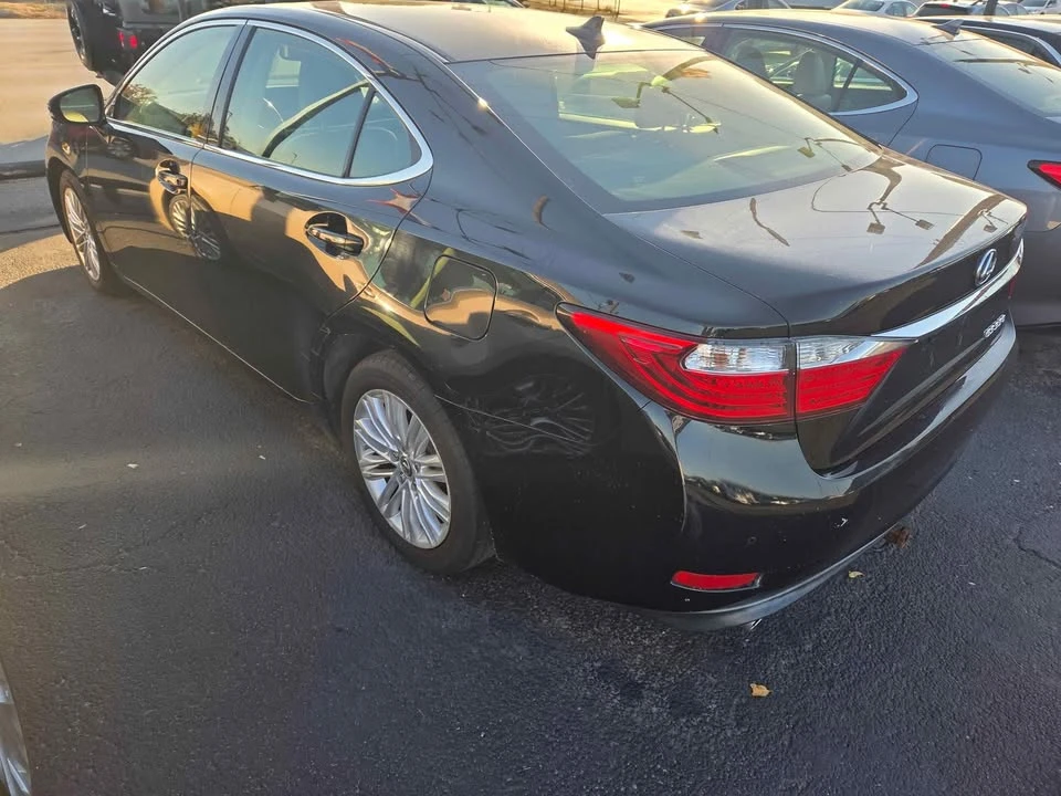 2014 Lexus ES 6th Gen - Image 3 of 5