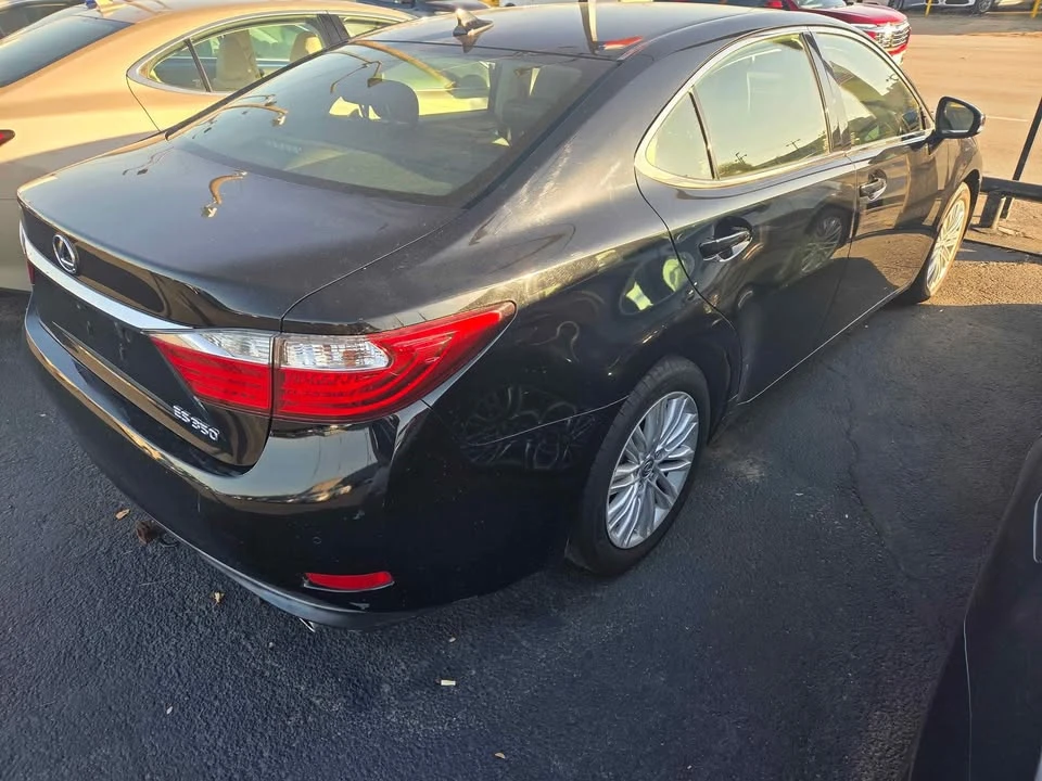 2014 Lexus ES 6th Gen - Image 2 of 5