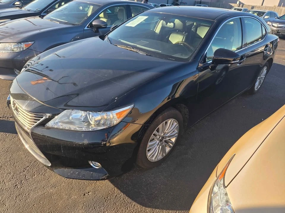 2014 Lexus ES 6th Gen - Image 5 of 5