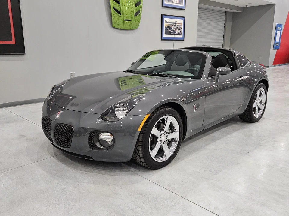 2009 Pontiac Solstice GXP - Image 2 of 31