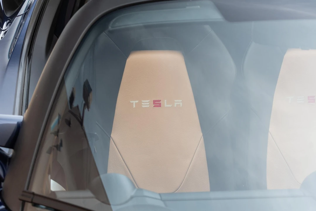 2010 Tesla Roadster - Image 26 of 31