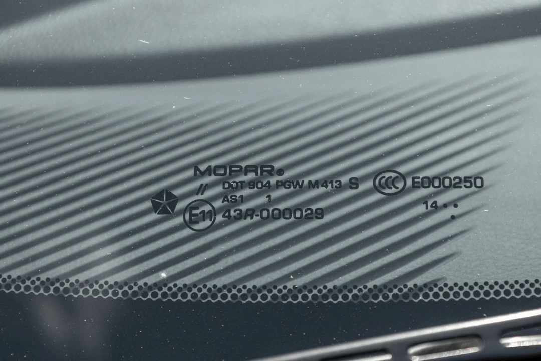 2015 Dodge Challenger SRT Hellcat 3rd Gen - Image 27 of 31
