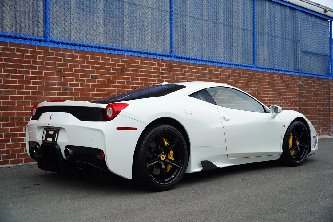 2015 Ferrari 458 Speciale - Image 14 of 31