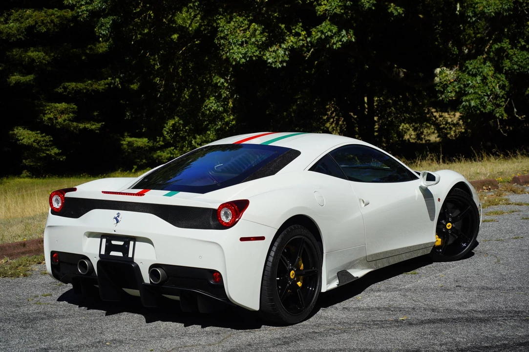 2015 Ferrari 458 Speciale - Image 5 of 31