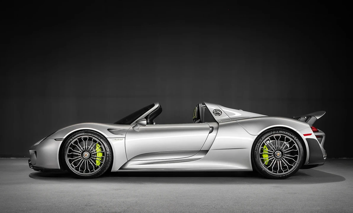 2015 Porsche 918 Spyder - Image 4 of 6
