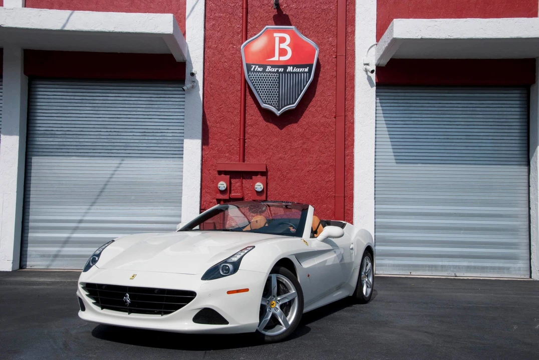 2016 Ferrari California T - Image 2 of 31