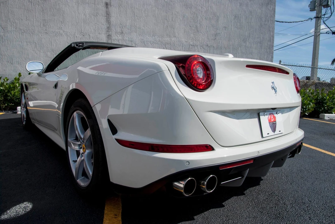2016 Ferrari California T - Image 9 of 31