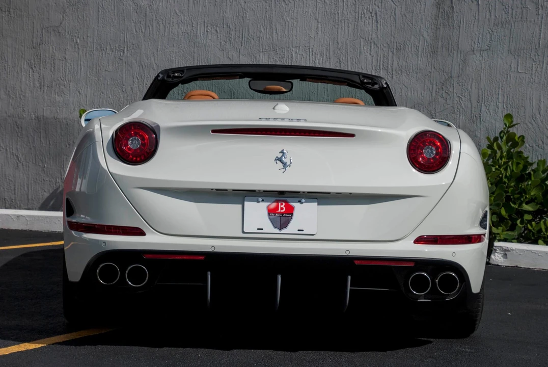 2016 Ferrari California T - Image 10 of 31