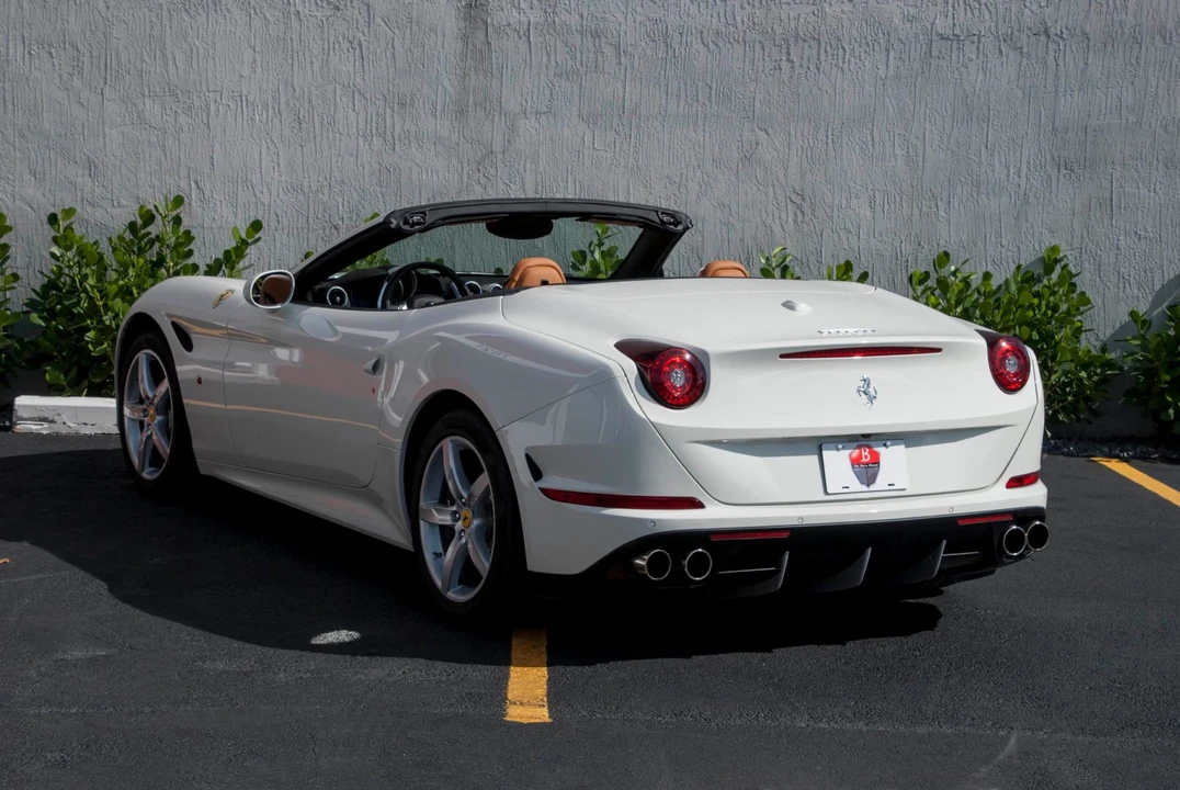 2016 Ferrari California T - Image 8 of 31