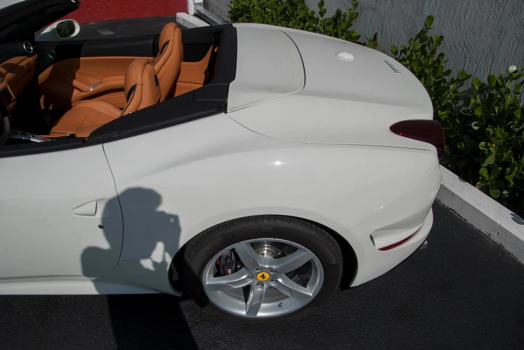 2016 Ferrari California T - Image 24 of 31