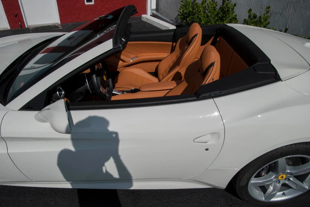 2016 Ferrari California T - Image 23 of 31