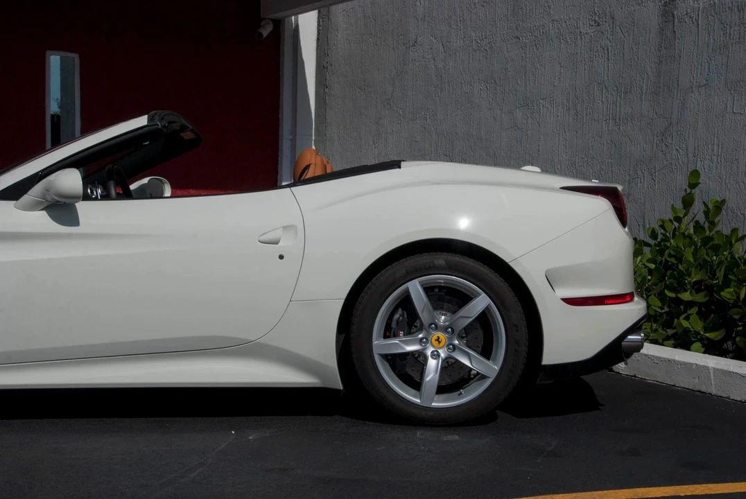 2016 Ferrari California T - Image 26 of 31