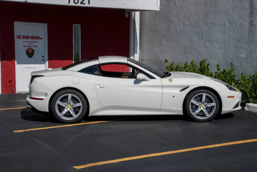 2016 Ferrari California T - Image 14 of 31