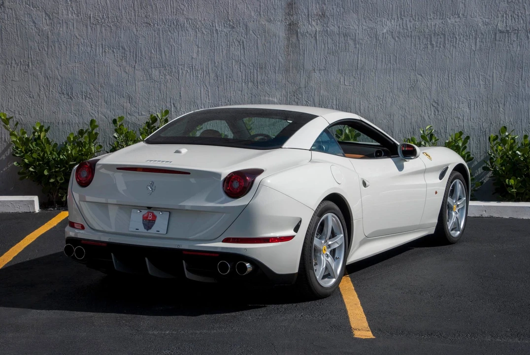 2016 Ferrari California T - Image 13 of 31